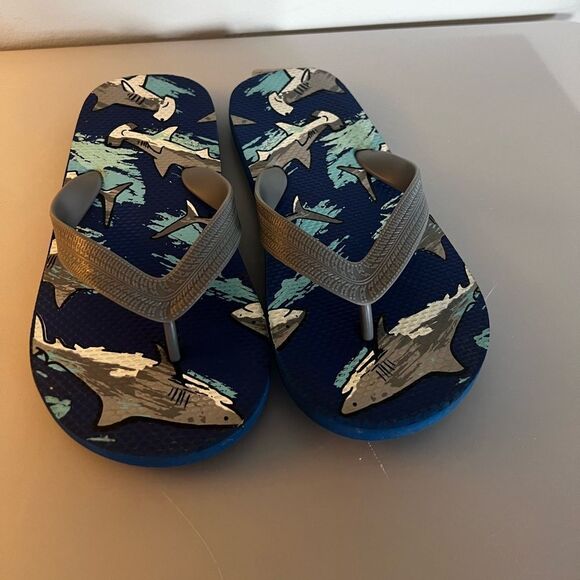 Shark flip-flops size 1/2 - Picture 1 of 3